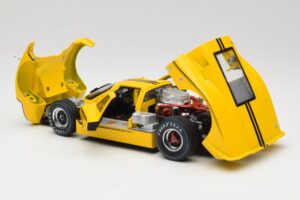 Ford GT40 Mk IV Geltonas 1967 Shelby Collectibles 1:18 31414S Metalas - nuotrauka 5 iš 8