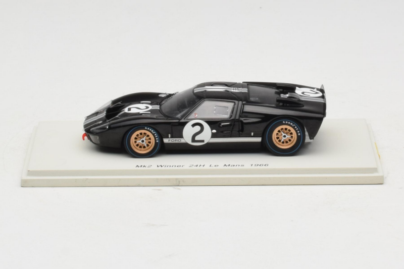 Ford GT40 Mk II #2 B. McLaren / C. Amon Shelby American Winner 24 Hours of Le Mans 1966 Spark 1:43 43LM66-O1 Derva