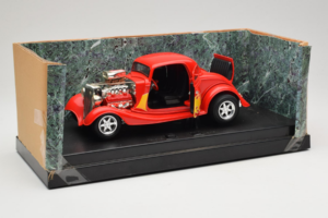 Ford High Tech Raudonas su Liepsna American Muscle 1:18 7726 Metalas - nuotrauka 2 iš 4