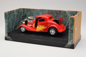Ford High Tech Raudonas su Liepsna American Muscle 1:18 7726 Metalas - nuotrauka 3 iš 4