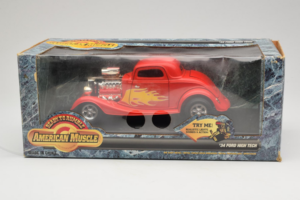Ford High Tech Raudonas su Liepsna American Muscle 1:18 7726 Metalas - nuotrauka 4 iš 4