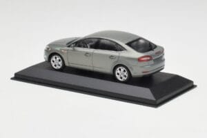 Ford Mondeo Mk3 Sedan Pilkas Metallic Minichamps 1:43 IND403086003 Metalas - nuotrauka 3 iš 4