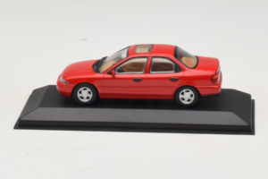 Ford Mondeo Mk1 Sedanas Raudonas Minichamps 1:43 082000 Metalas