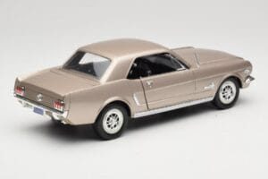 Ford Mustang 1964 1/2 Sidabrinis Mira 1:18 6127 Metalas - nuotrauka 3 iš 8