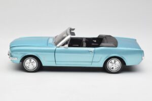 Ford Mustang Kabrioletas Arcadian Blue Revell 1:18 8832-F1 Metalas - nuotrauka 4 iš 8