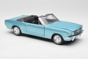 Ford Mustang Kabrioletas Arcadian Blue Revell 1:18 8832-F1 Metalas - nuotrauka 6 iš 8