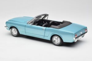 Ford Mustang Kabrioletas Arcadian Blue Revell 1:18 8832-F1 Metalas - nuotrauka 7 iš 8