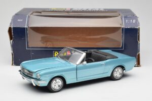Ford Mustang Kabrioletas Arcadian Blue Revell 1:18 8832-F1 Metalas - nuotrauka 8 iš 8