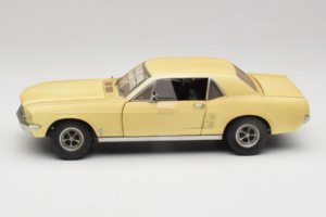 Ford Mustang Coupe Geltonas The Walking Dead Greenlight 1:18 12958 Metalas - nuotrauka 4 iš 8