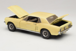 Ford Mustang Coupe Geltonas The Walking Dead Greenlight 1:18 12958 Metalas - nuotrauka 5 iš 8