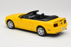 Ford Mustang GT S197 Kabrioletas Screaming Yellow AUTOart 1:18 73062 Metalas - nuotrauka 7 iš 8