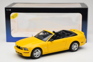 Ford Mustang GT S197 Kabrioletas Screaming Yellow AUTOart 1:18 73062 Metalas - nuotrauka 8 iš 8