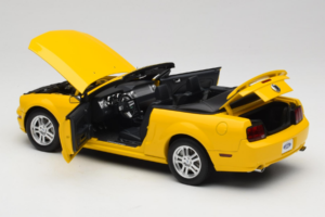 Ford Mustang GT S197 Kabrioletas Screaming Yellow AUTOart 1:18 73062 Metalas - nuotrauka 5 iš 8