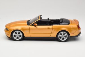 Ford Mustang GT S197 Kabrioletas Auksinis Maisto 1:18 31158 Metalas - nuotrauka 3 iš 7