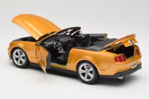 Ford Mustang GT S197 Kabrioletas Auksinis Maisto 1:18 31158 Metalas - nuotrauka 4 iš 7