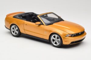 Ford Mustang GT S197 Kabrioletas Auksinis Maisto 1:18 31158 Metalas - nuotrauka 5 iš 7