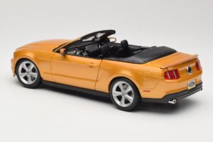 Ford Mustang GT S197 Kabrioletas Auksinis Maisto 1:18 31158 Metalas - nuotrauka 6 iš 7