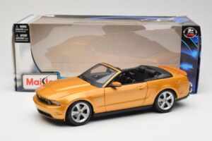 Ford Mustang GT S197 Kabrioletas Auksinis Maisto 1:18 31158 Metalas - nuotrauka 7 iš 7