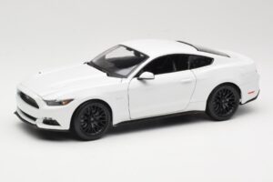 Ford Mustang GT S550 Baltas Maisto 1:18 31197 Metalas