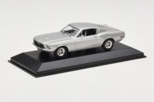 Ford Mustang GT Sidabrinis Minichamps 1:43 FORD001 Metalas - nuotrauka 2 iš 4