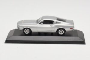 Ford Mustang GT Sidabrinis Minichamps 1:43 FORD001 Metalas