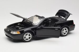 Ford Mustang GT SN95 Kabrioletas Juodas Maisto 1:18 50328 Metalas - nuotrauka 2 iš 8