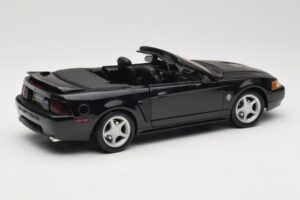 Ford Mustang GT SN95 Kabrioletas Juodas Maisto 1:18 50328 Metalas - nuotrauka 3 iš 8