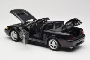 Ford Mustang GT SN95 Kabrioletas Juodas Maisto 1:18 50328 Metalas - nuotrauka 5 iš 8