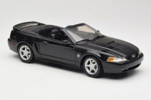 Ford Mustang GT SN95 Kabrioletas Juodas Maisto 1:18 50328 Metalas - nuotrauka 6 iš 8