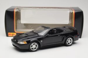 Ford Mustang GT SN95 Kabrioletas Juodas Maisto 1:18 50328 Metalas - nuotrauka 8 iš 8