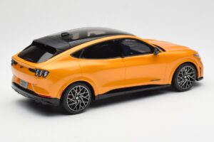 Ford Mustang Mach-E GT Performance Cyber Oranžinis Otto 1:18 OT983 Derva - nuotrauka 2 iš 6