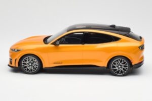 Ford Mustang Mach-E GT Performance Cyber Oranžinis Otto 1:18 OT983 Derva - nuotrauka 3 iš 6