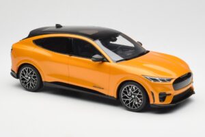 Ford Mustang Mach-E GT Performance Cyber Oranžinis Otto 1:18 OT983 Derva - nuotrauka 4 iš 6