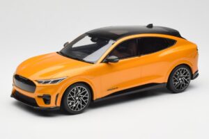Ford Mustang Mach-E GT Performance Cyber Oranžinis Otto 1:18 OT983 Derva