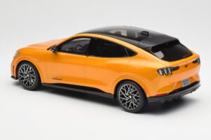 Ford Mustang Mach-E GT Performance Cyber Oranžinis Otto 1:18 OT983 Derva - nuotrauka 5 iš 6