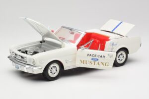 Ford Mustang Pace Car Wimbledon White Solido 1:18 81578 Metalas - nuotrauka 2 iš 8