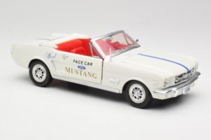 Ford Mustang Pace Car Wimbledon White Solido 1:18 81578 Metalas - nuotrauka 6 iš 8