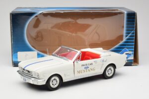 Ford Mustang Pace Car Wimbledon White Solido 1:18 81578 Metalas - nuotrauka 8 iš 8