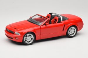 Ford Mustang S197 GT Kabrioletas Raudonas Beanstalk Group 1:18 FOR10016R Metalas