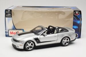 Ford Mustang S197 Roush 427R Kabrioletas Sidabrinis Maisto 1:18 31669 Metalas - nuotrauka 8 iš 8