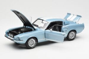 Ford Mustang Shelby GT500 Šviesiai Mėlynas Metalinis Su Baltomis Juostomis AUTOart 1:18 72907 Metalas - nuotrauka 2 iš 8