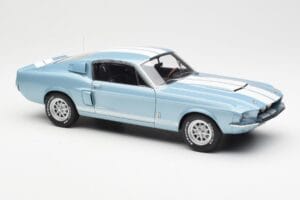 Ford Mustang Shelby GT500 Šviesiai Mėlynas Metalinis Su Baltomis Juostomis AUTOart 1:18 72907 Metalas - nuotrauka 6 iš 8