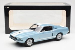 Ford Mustang Shelby GT500 Šviesiai Mėlynas Metalinis Su Baltomis Juostomis AUTOart 1:18 72907 Metalas - nuotrauka 8 iš 8