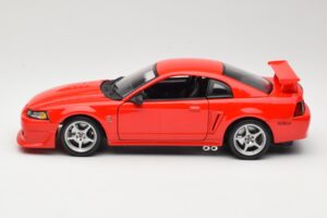 Ford Mustang SVT Cobra R SN95 Raudonas Maisto 1:18 531872 Metalas - nuotrauka 4 iš 8