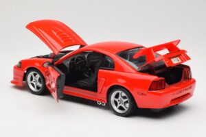 Ford Mustang SVT Cobra R SN95 Raudonas Maisto 1:18 531872 Metalas - nuotrauka 5 iš 8