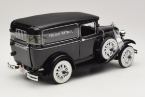 Ford Panel Car Police Patrol Signature Models 1:18 18143 Metalas - nuotrauka 2 iš 6