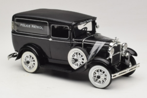Ford Panel Car Police Patrol Signature Models 1:18 18143 Metalas - nuotrauka 4 iš 6