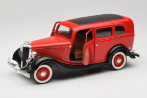 Ford Sedan Raudonas Solido 1:18 8066 Metalas - nuotrauka 2 iš 8
