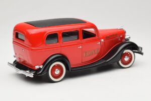 Ford Sedan Raudonas Solido 1:18 8066 Metalas - nuotrauka 3 iš 8
