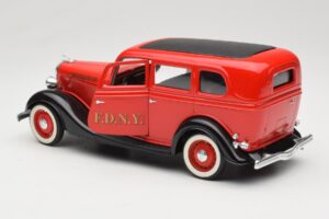 Ford Sedan Raudonas Solido 1:18 8066 Metalas - nuotrauka 5 iš 8